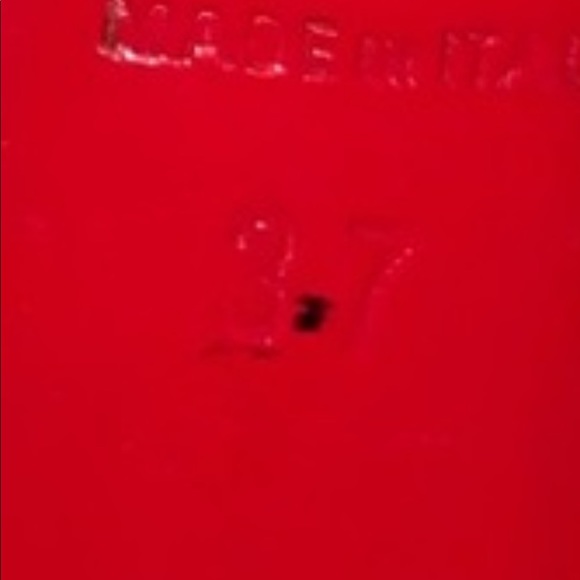 Christian Louboutin - Picture 8 of 8